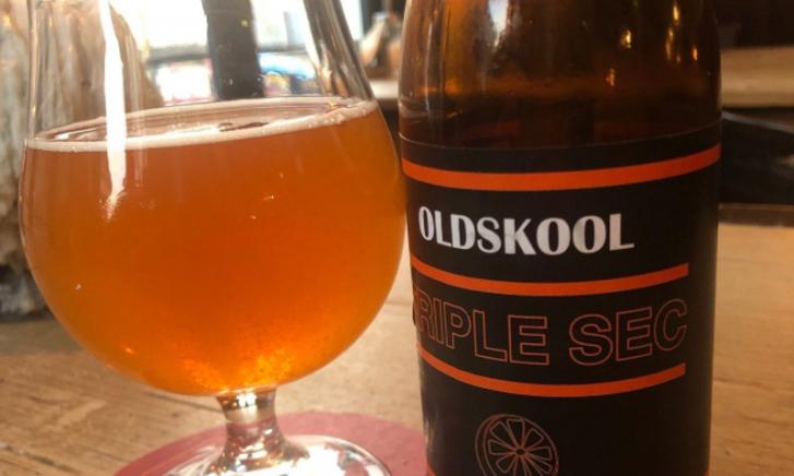 oldskool triple sec bier in glas